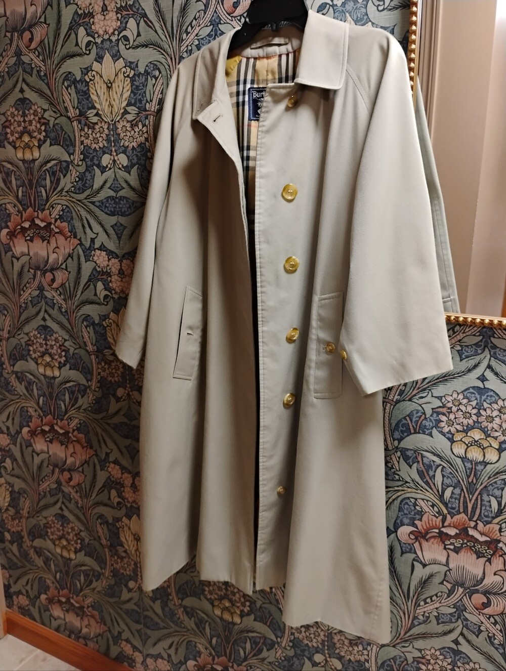 Vintage Burberry Light Beige/Greyish Trench Coat with Signature Check Interior